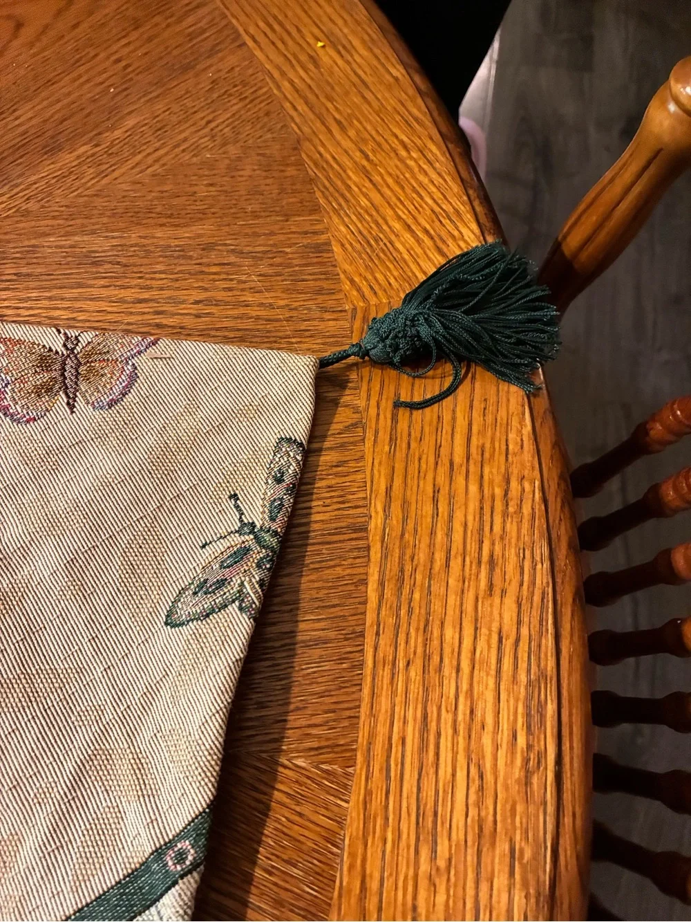 Pfaltzgraff Beige Table Runner with Green Border and Insect Motifs